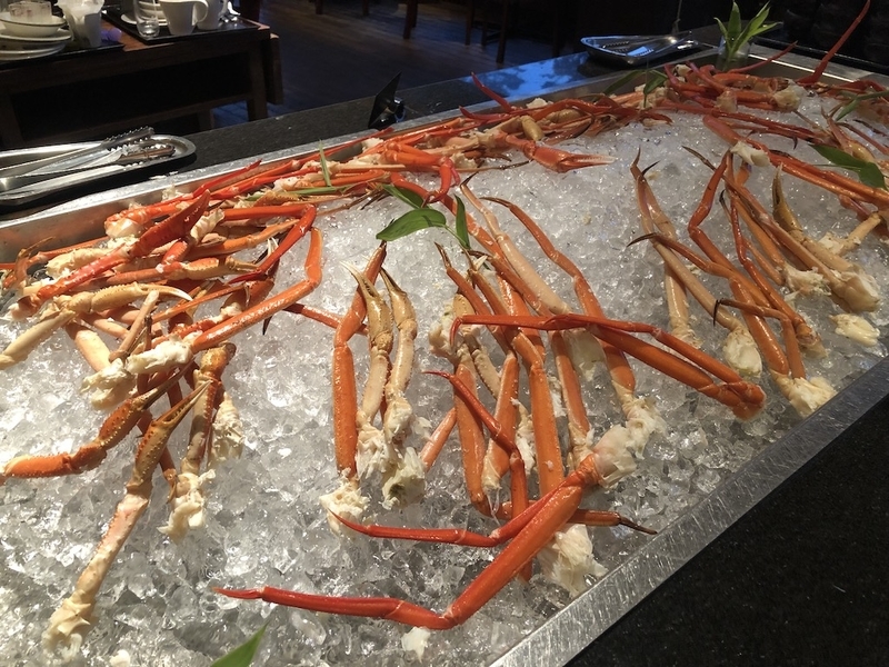 The author's own June photograph of the crab buffet served during her old Hilton stay