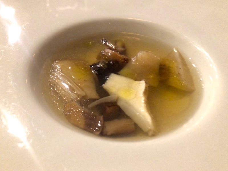 原作者在札幌Fungido另一席本人實吃時拍攝的菇類湯品