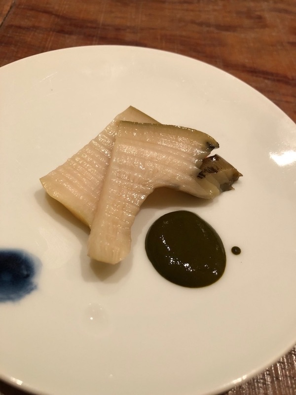 原作者在札幌田久鮓另一席本人實吃時拍攝的蝦夷鮑魚與肝醬